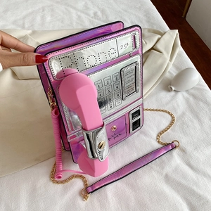 Bolso cruzado holográfico creativo con diseño de teléfono público y detalles divertidos con cadena.