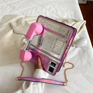 Bolso cruzado creativo con forma de telefono rosa con cadena y botones retro.