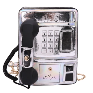 Bolso bandolera retro con forma de teléfono en cuero holográfico plateado estilo Y2K