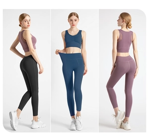 Vue détaillée du dos de l'ensemble de yoga avec haut en maille et legging sculptant