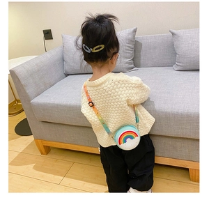 Detail of a round rainbow silicone kids crossbody bag with adjustable gradient strap