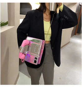 Bolso bandolera holográfico en forma de teléfono público con auricular rosa chic.