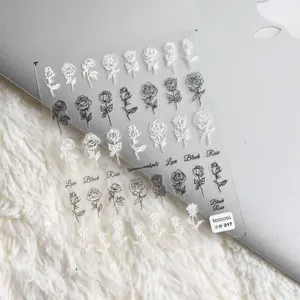 Vue détaillée des autocollants 5D gaufrés pour ongles avec roses noires et blanches