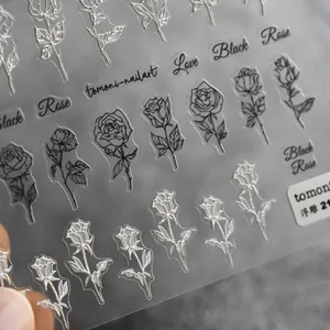 Vue macro de stickers 5D en relief pour ongles avec motifs de roses noires et blanches