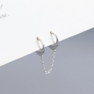 Macro shot of S925 sterling silver chain earrings with geometric lock link on a display card