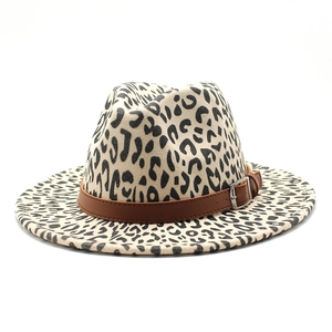 Chapeau fedora élégant en laine à motif léopard avec ceinture en cuir brun et boucle