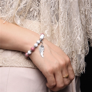 Fashionable stone bead bracelet with pink agate, white turquoise and silver feather charm