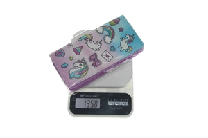 Sunflower long PU wallet weight test showing 135.8g on a digital scale