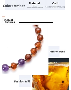 Detail von Baltischem Bernstein, Amethyst und Türkisperlen am Baby-Armband
