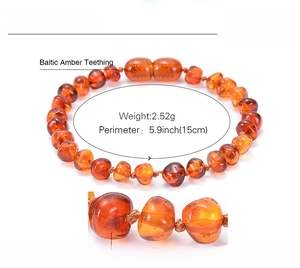 Detail of 2.52g natural Baltic amber baby bracelet with safety knots and 15cm circumference