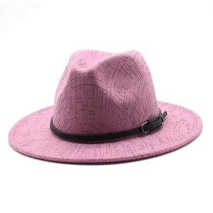 Chapeau fedora en laine rose avec motifs géométriques et ruban en cuir à boucle