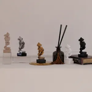 Miniature sculture di maschere facciali astratte il silenzio è oro set cinque colori