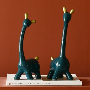 Nordische Morandi Giraffenfiguren aus Keramik in Blaugrün mit Goldakzenten für Deko