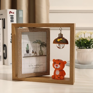 Cadre photo rotatif 6 pouces en bois avec décor tigre et ampoule décorative