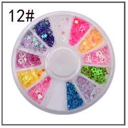 Vue détaillée du carrousel 12 cases avec paillettes nail art en forme d'étoiles et de coeurs