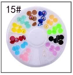 Vue détaillée de dessus du disque 12 cases avec perles demi-rondes colorées pour ongles