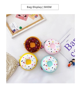 Lot de quatre porte-monnaie en silicone en forme de donut coloré avec texte Hello embossé