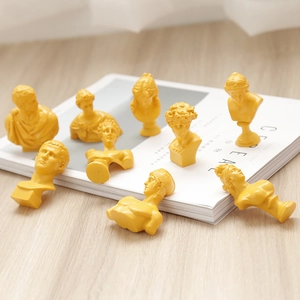 Mini set di sculture classiche in resina Morandi gialla per decorazione da tavolo
