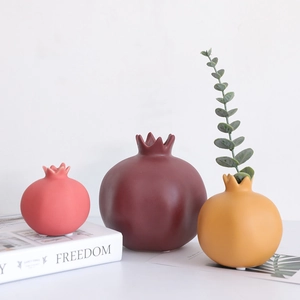 Set di vasi a melograno in ceramica nordica in rosso e giallo per decorazione tavolo