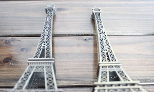 Vintage metal Eiffel Tower souvenir models with Paris engraving for home decoration
