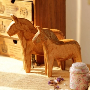 Wooden Horse Ornaments Pine Wood Hand Carved Nordic Style Retro Animal Figurines Home Desktop Decoration Wedding Gift