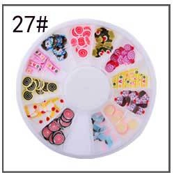 Vue détaillée du boîtier rond à 12 compartiments avec perles de décoration pour ongles