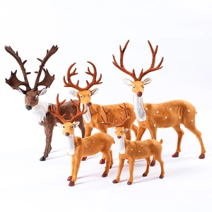 Set de 5 figurines de rennes réalistes tons marrons pour décoration de Noël intérieure