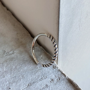Minimalist 925 sterling silver open ring with unique twisted rope texture and polished finish