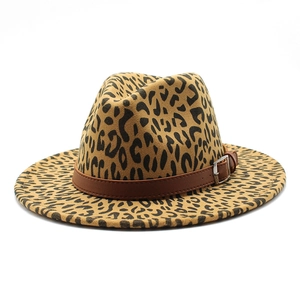 Chapeau Fedora classique à motif léopard avec ceinture en similicuir brun et boucle