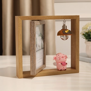 Cadre photo rotatif en bois de 6 pouces avec figurine de porc et décor de ampoule