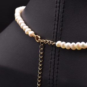 Elegant natural freshwater pearl necklace with gold lobster clasp and extension chain