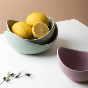 Set di ciotole in ceramica Morandi moderne con bordi ondulati opachi per l'arredo