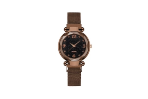 Makrodetail von Sternenhimmel-Zifferblatt und roségoldenem Milanaise-Armband der Uhr
