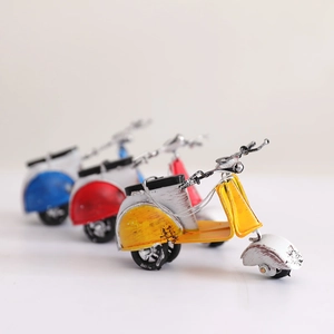 Handgefertigte Vintage Miniatur Eisen Motorroller Modelle in Gelb, Rot und Blau