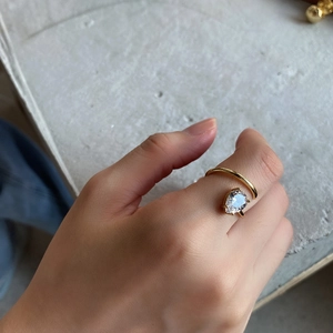 Detail of a 925 sterling silver gold ring featuring a pear-cut solitaire zircon stone