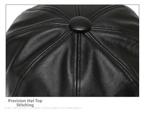 Gros plan des coutures méticuleuses sur le dessus de cette casquette en similicuir noir