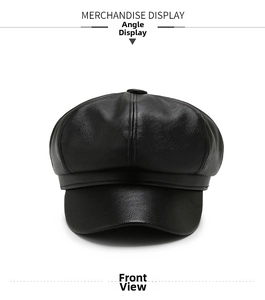 Détail de la casquette gavroche en cuir PU noir montrant le grain et le bouton supérieur