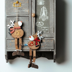 31cm hanging wooden Christmas elk ornaments with red hearts and fabric scarves