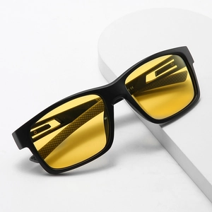 Lunettes de cyclisme avec monture noir mat et verres transparents jaune vif pour sport
