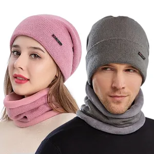 Ensemble bonnet tricoté d'hiver et cache-col doublé polaire pour hommes et femmes