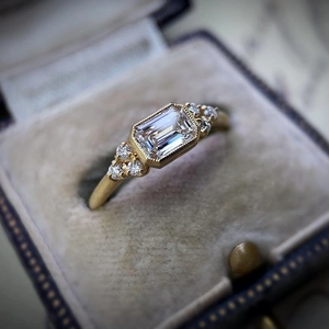 Vintage style gold ring featuring a rectangular zircon stone in a velvet jewelry box