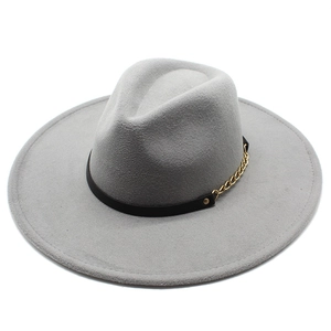 Gray wool felt fedora with 9.5cm wide brim and decorative gold chain link band