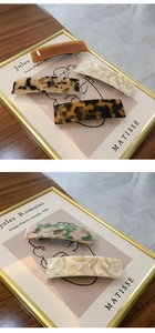 Detail of 8.5cm acetate hair clips with marble and tortoiseshell patterns in a gold frame