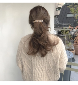 8.5cm leopard print acetate rectangle hair clip on brown wavy hair with beige sweater