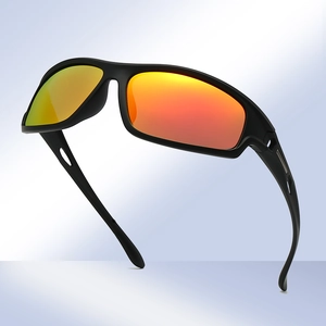 Lunettes de soleil de sport noir mat avec verres orange montrées sous un angle de 45 degrés