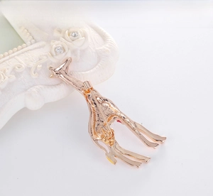 Detail of the golden alloy giraffe brooch back showing the pin fastener and texture