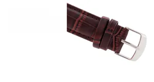 Gros plan sur le bracelet en cuir marron à texture crocodile et boucle en acier poli