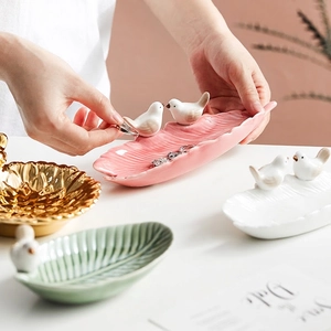 Nordic ceramic leaf jewelry tray with decorative bird for rings and earrings
