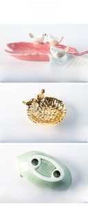 Detailed view of bird leaf ceramic jewelry tray showing electroplating and anti-slip base