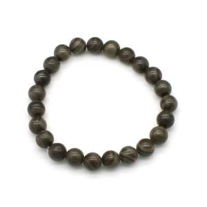 Dettaglio del bracciale di perline a filo singolo con struttura in pietra naturale marrone
